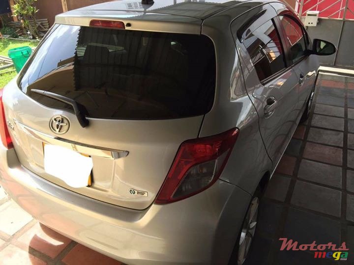 2011' Toyota Vitz photo #2