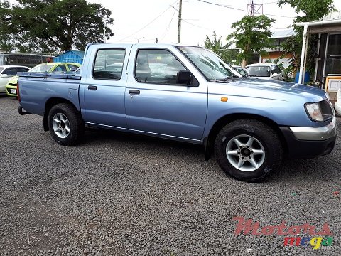 2000' Nissan Hardbody photo #3