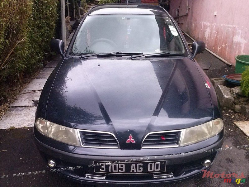 2000' Mitsubishi Carisma photo #1