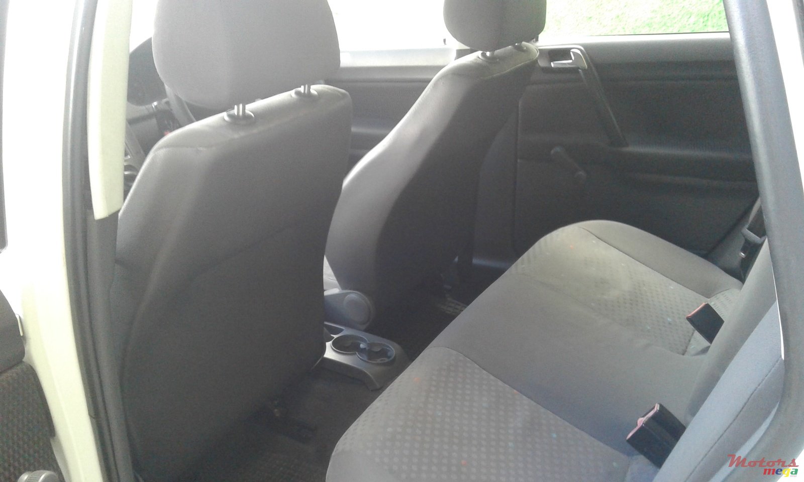 2002' Volkswagen Polo photo #3