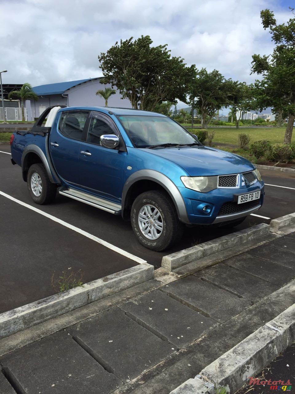 2010' Mitsubishi L 200 photo #3
