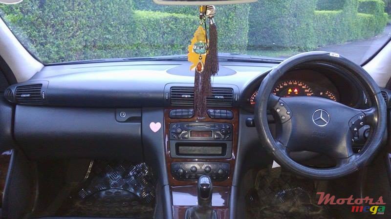 2001' Mercedes-Benz 200 photo #4