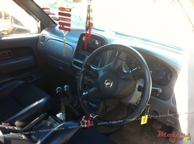 2004' Nissan Hardbody photo #3