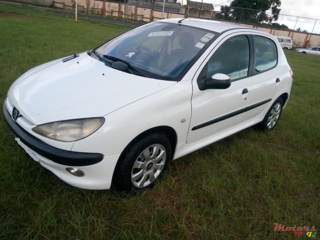 2001' Peugeot 206 photo #1