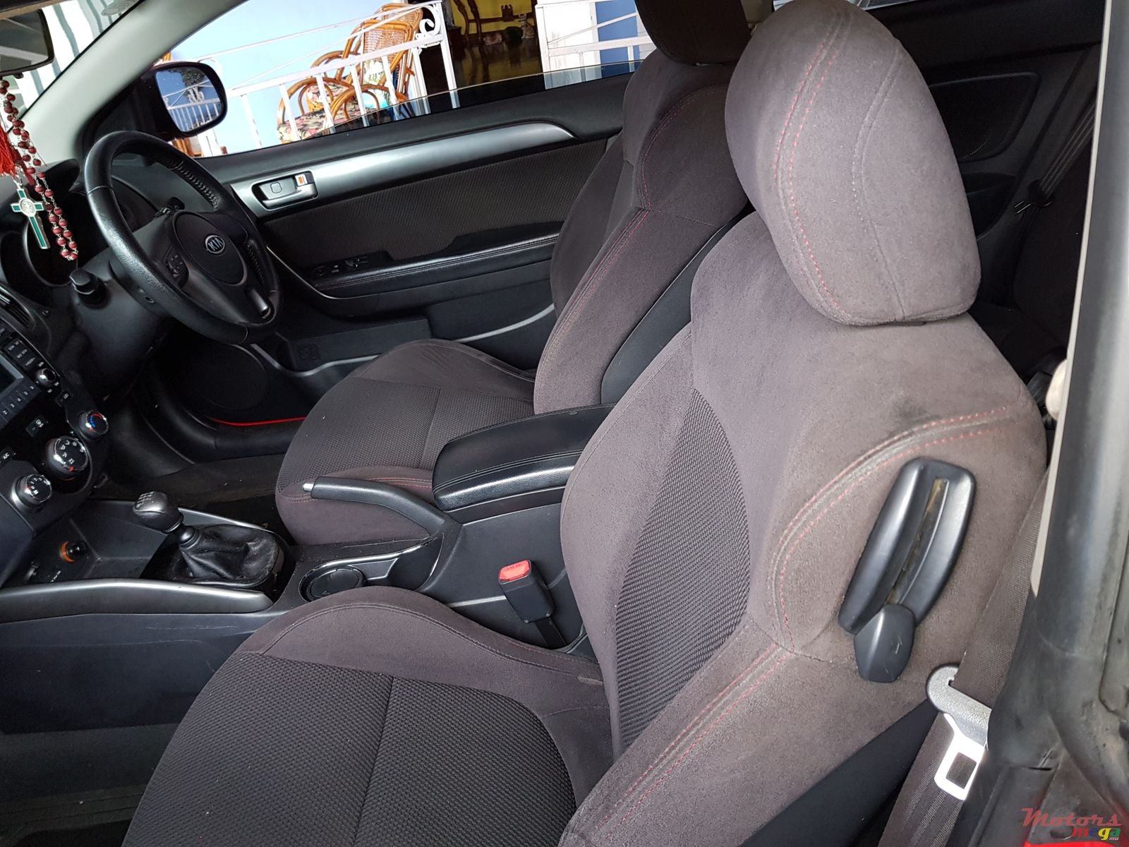 2012' Kia Cerato Coupé photo #2