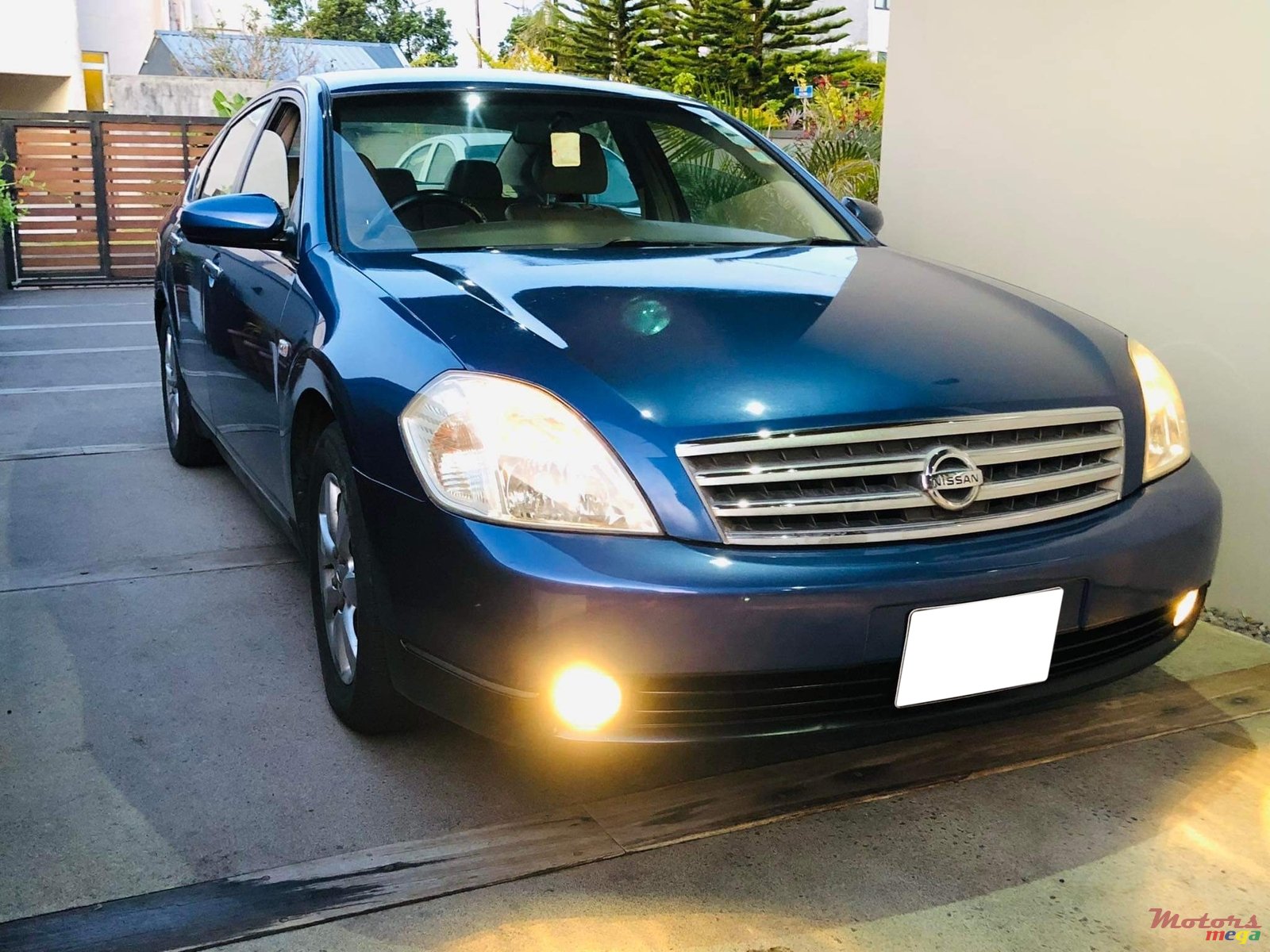 2004' Nissan Cefiro photo #1