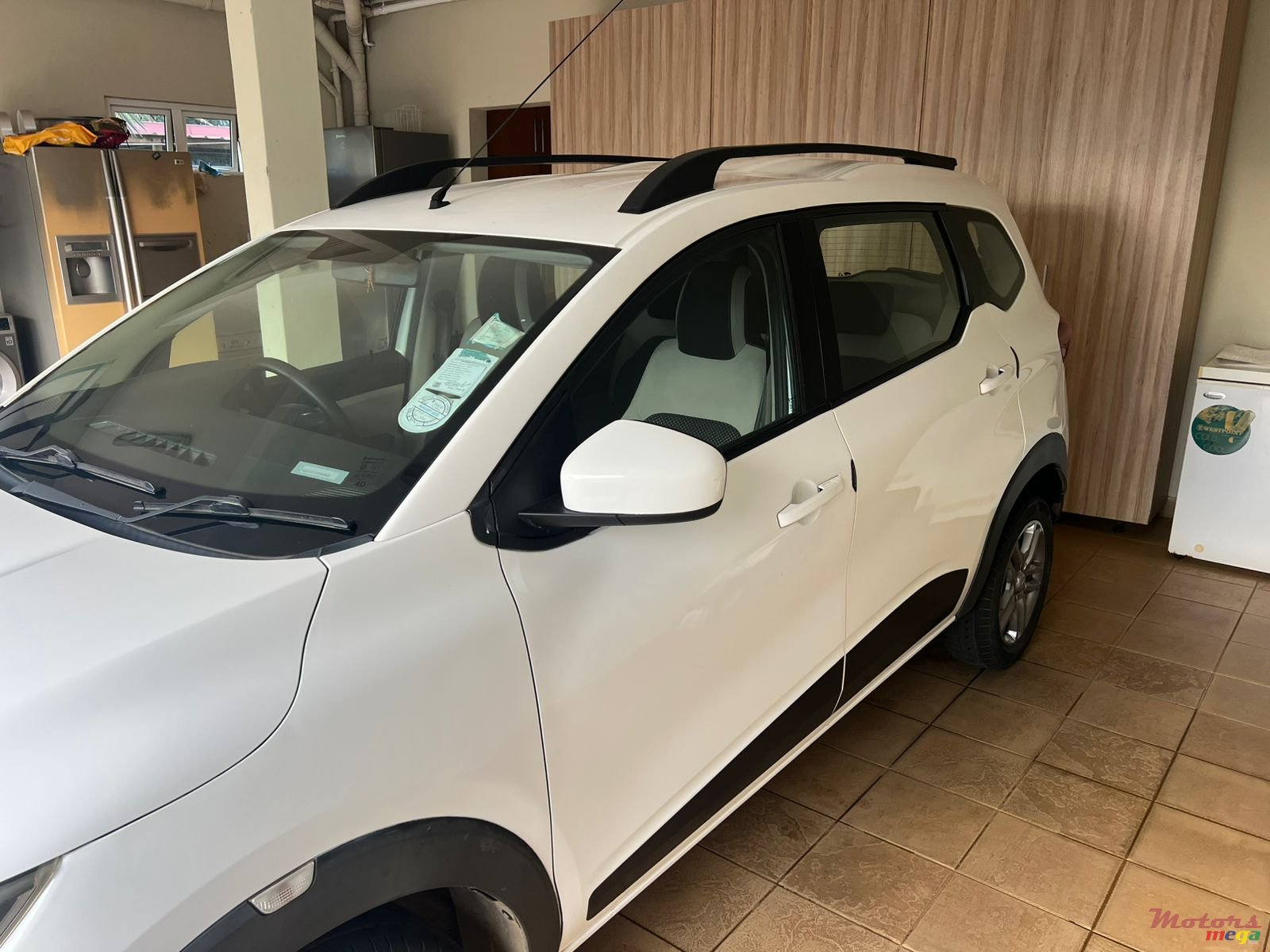 2021' Renault Triber photo #3