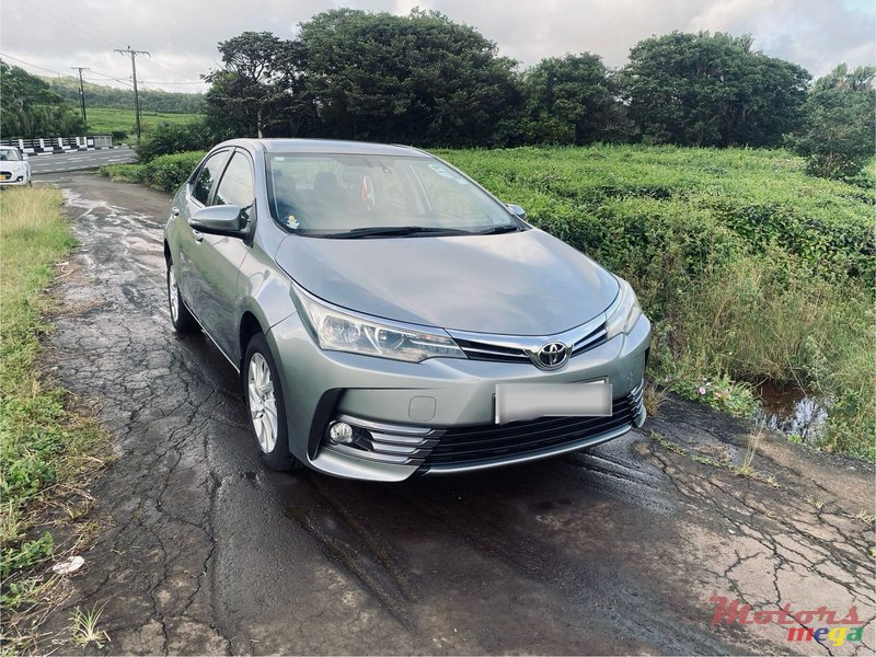 2017' Toyota Corolla photo #2