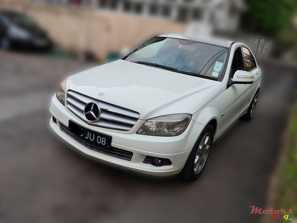 2008' Mercedes-Benz C-Class photo #2