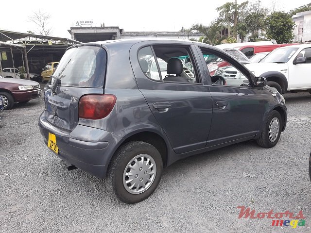 2000' Toyota Vitz photo #4