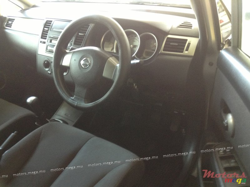 2009' Nissan Tiida photo #4