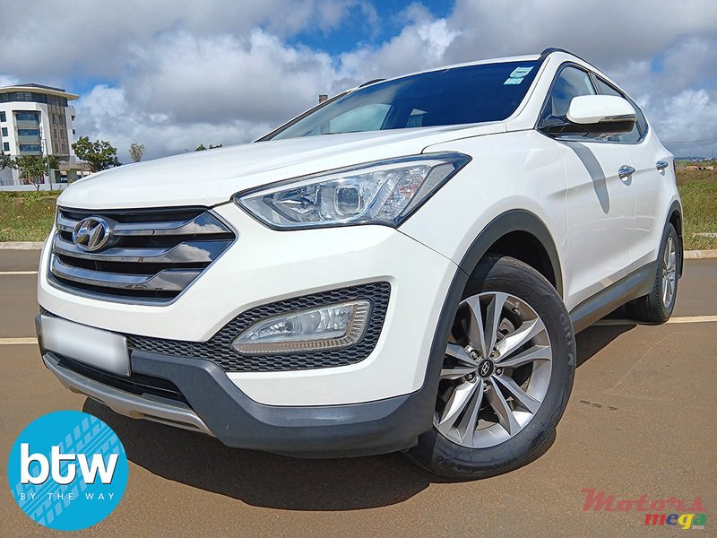 2015' Hyundai Santa Fe photo #2