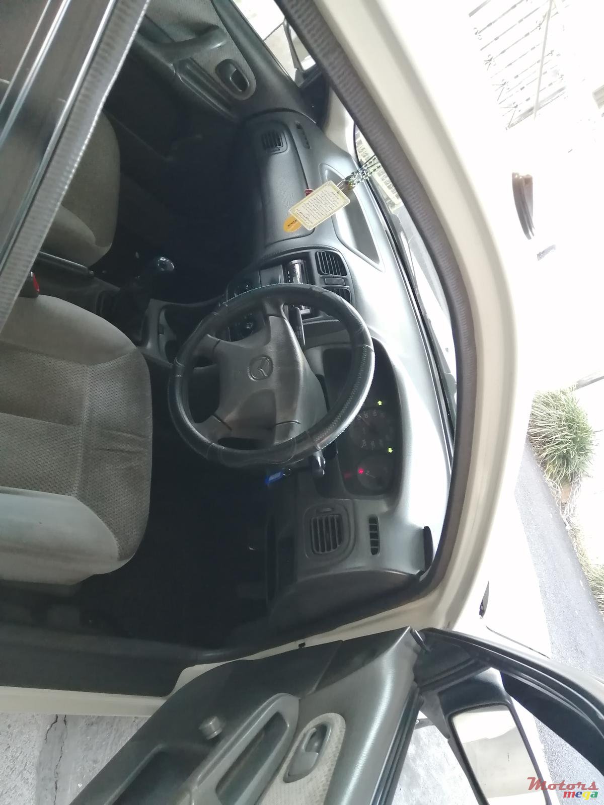 1999' Mazda 323 Famillia photo #3