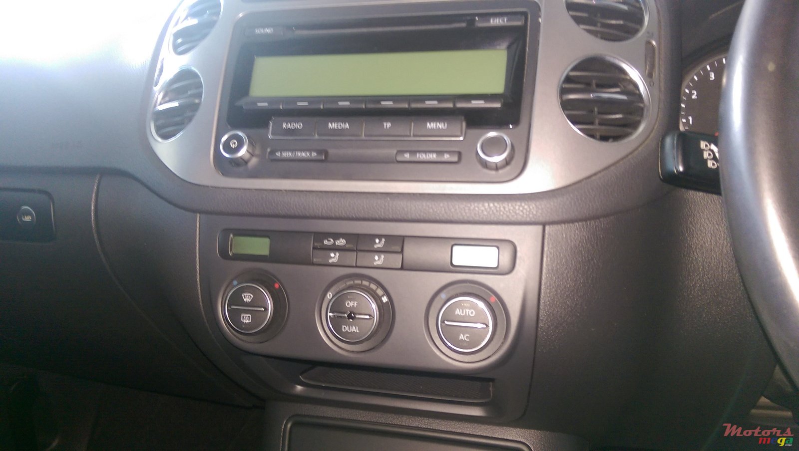 2009' Volkswagen Tiguan TSI photo #3