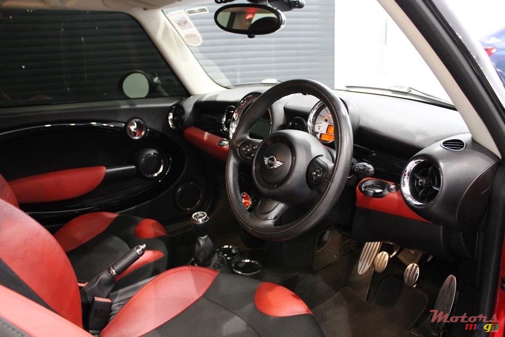 2012' MINI Cooper S photo #4