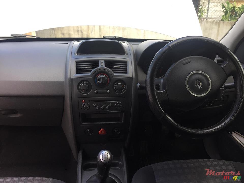 2009' Renault Megane None photo #7