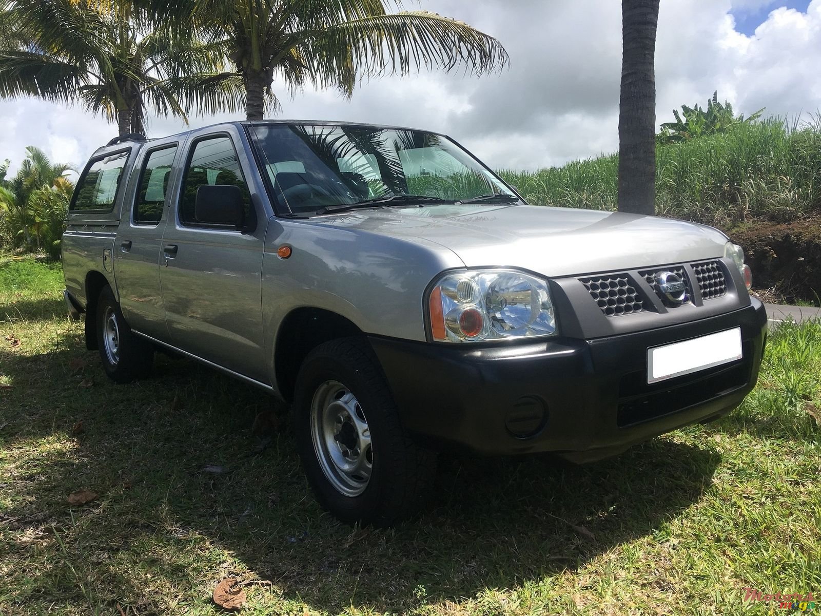 2011' Nissan Navara JAPAN photo #1