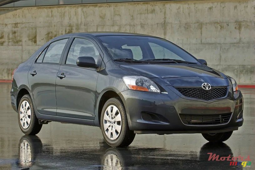 2012' Toyota Yaris photo #1