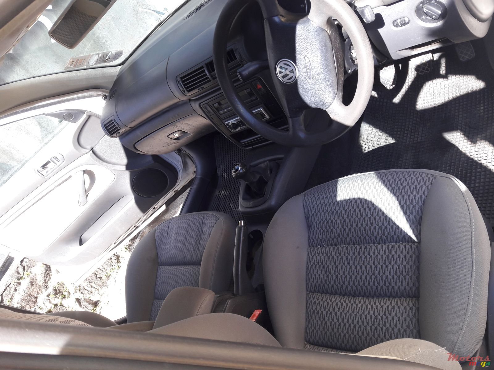 2005' Volkswagen Passat photo #4