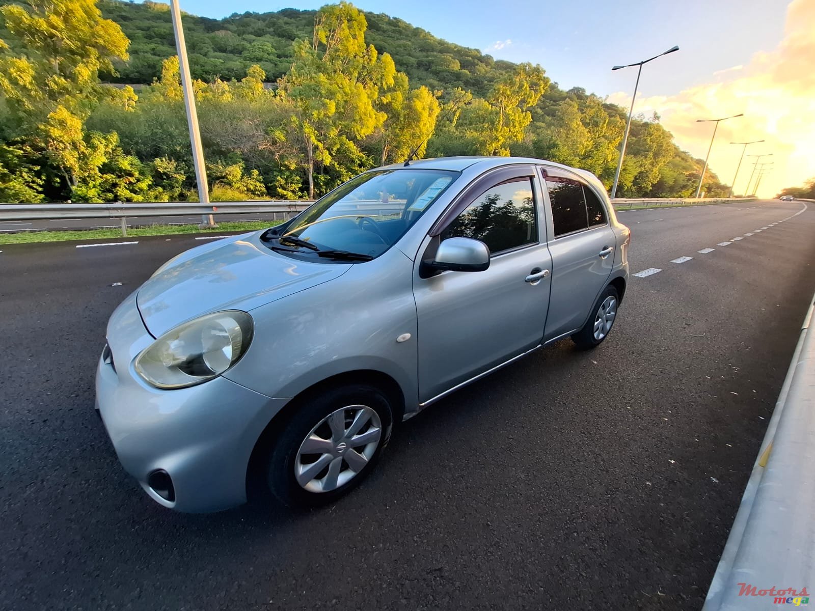 2013' Nissan March photo #7