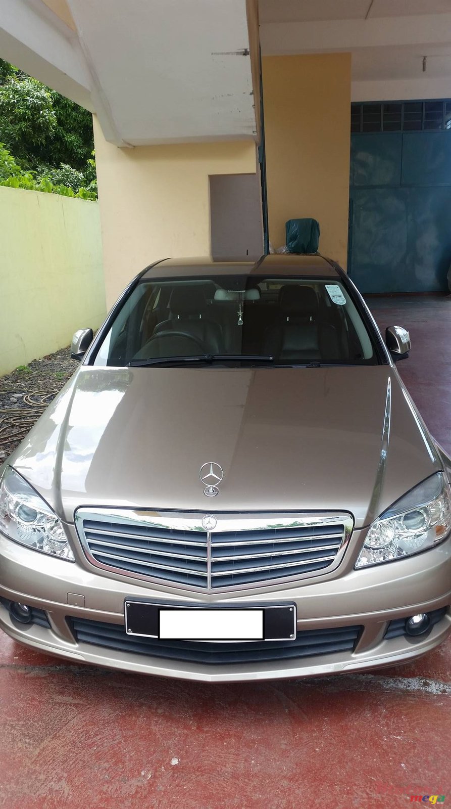 2009' Mercedes-Benz C-Class C200 photo #2