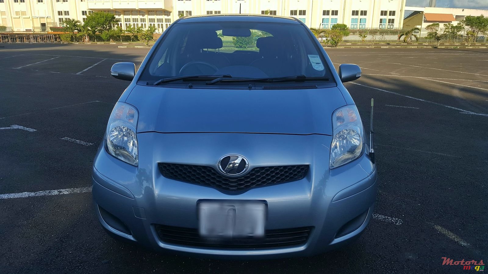 2009' Toyota Vitz photo #2