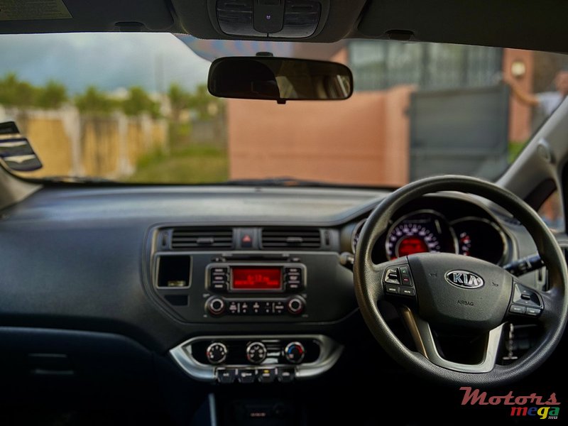 2012' Kia Rio photo #3