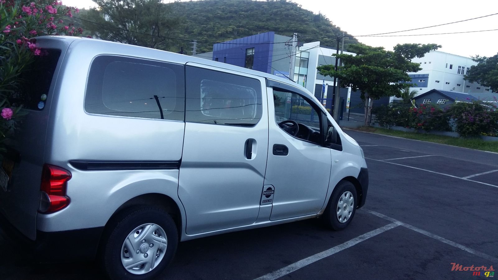 2010' Nissan NV photo #4