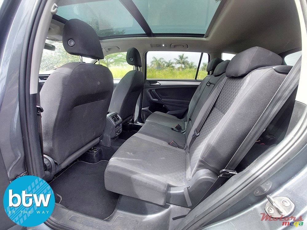 2019' Volkswagen Tiguan Allspace photo #5
