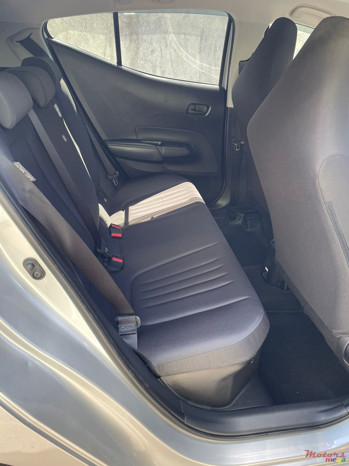 2022' Toyota Aqua photo #4