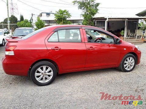 2009' Toyota Yaris photo #5