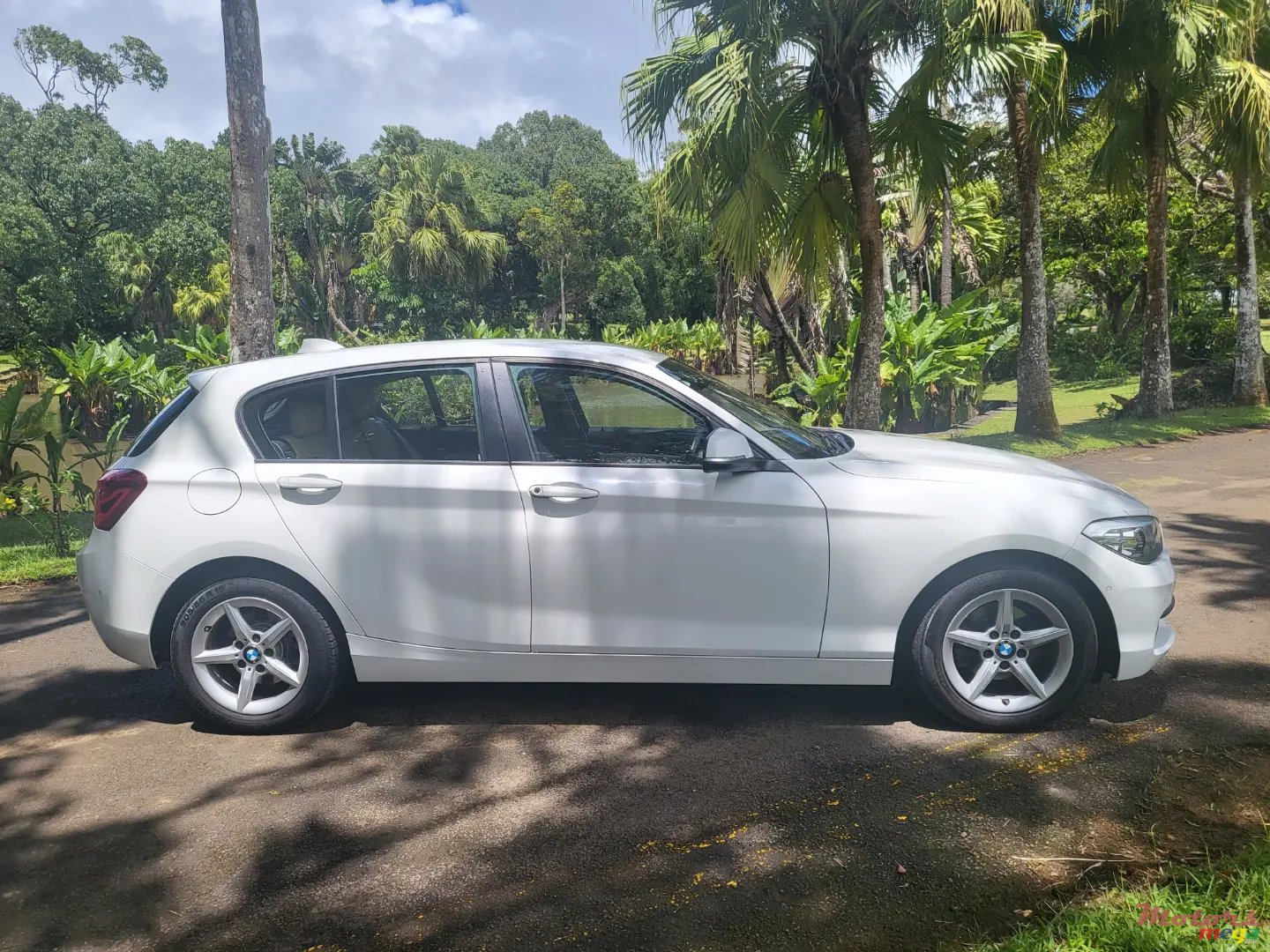 2015' BMW 118 photo #2