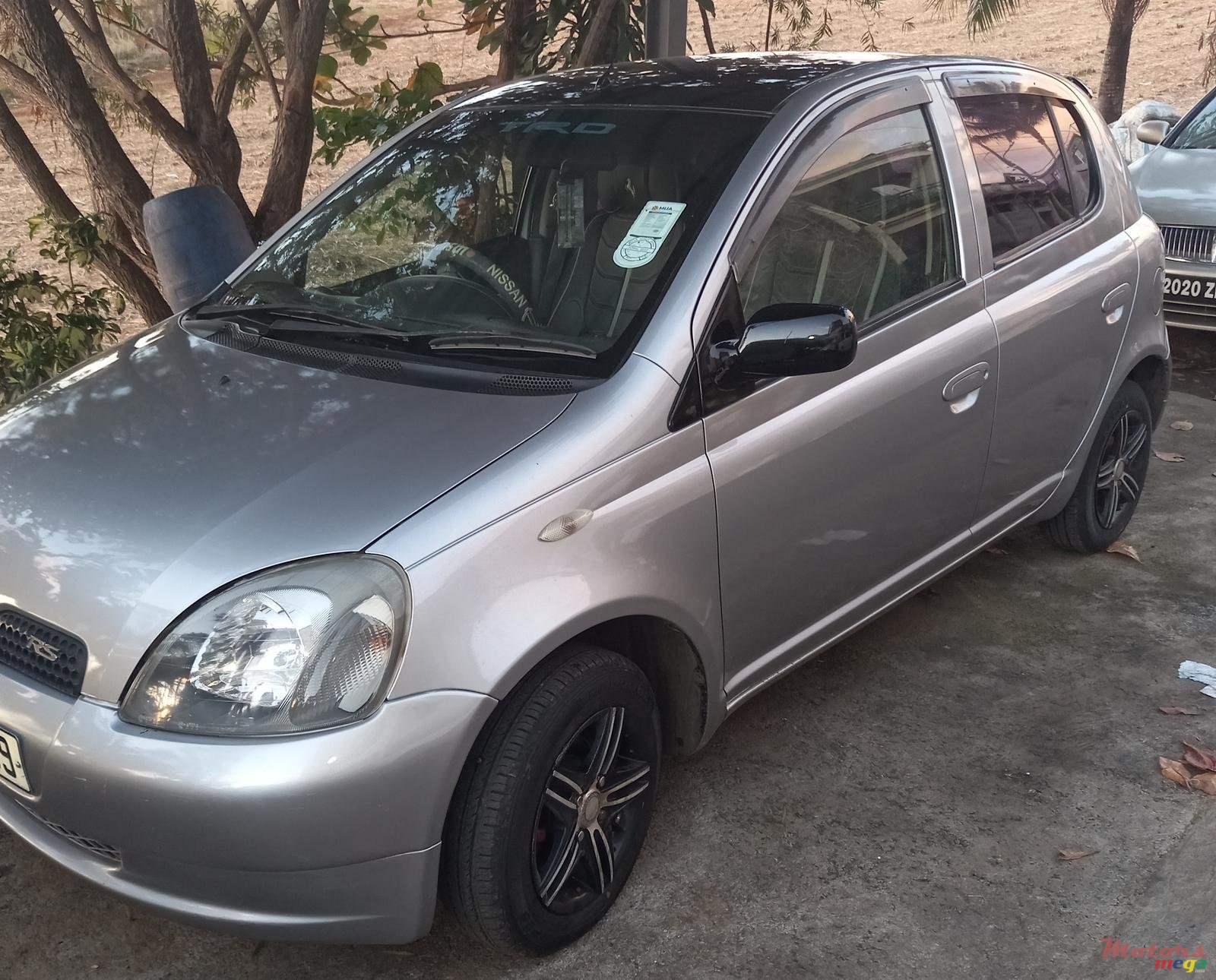 1999' Toyota Vitz photo #1