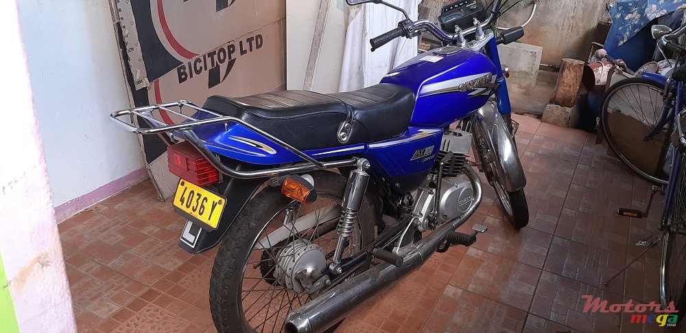 2013' Suzuki photo #3