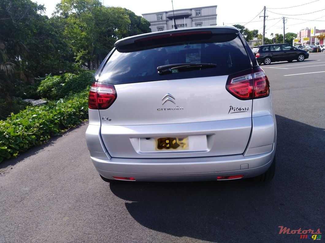 2012' Citroen C4 Picasso photo #3