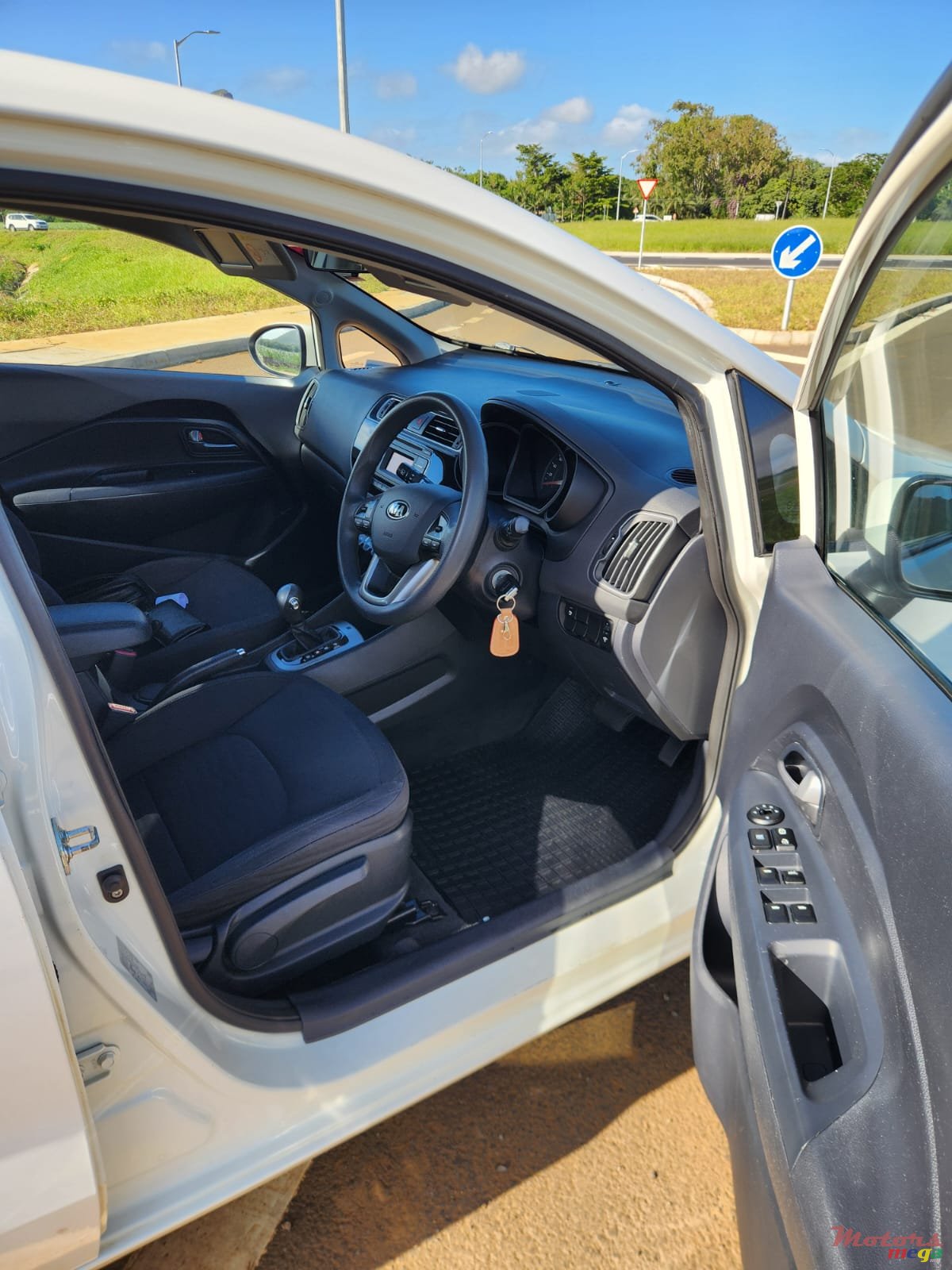 2016' Kia Rio photo #4