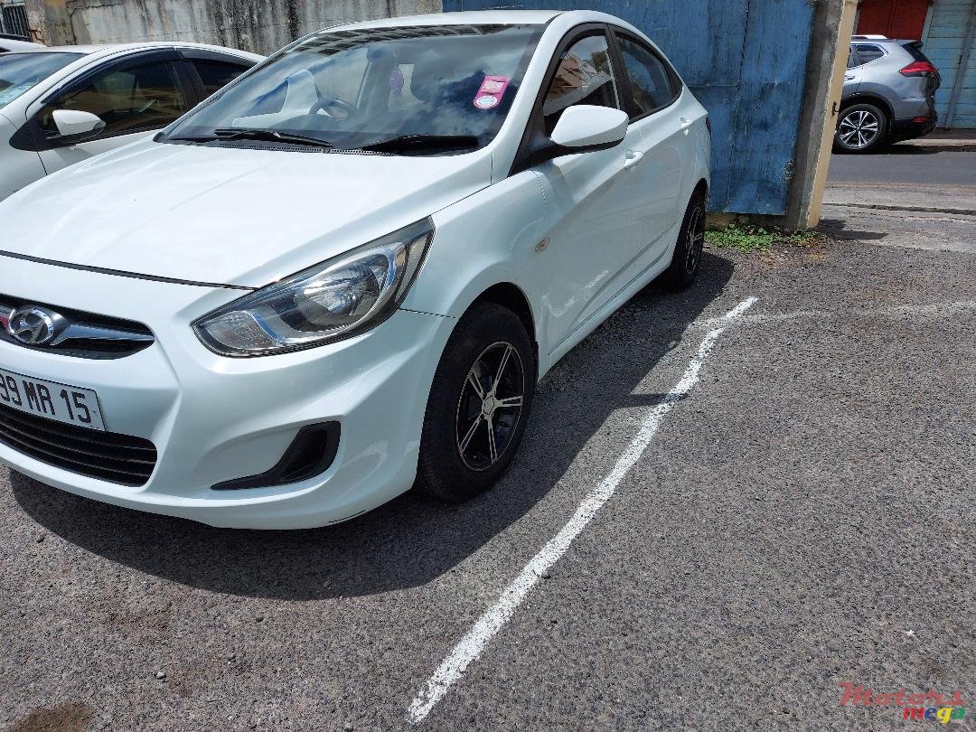 2015' Hyundai Accent photo #2