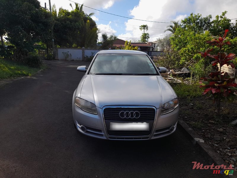 2010' Audi A4 Sedan photo #2