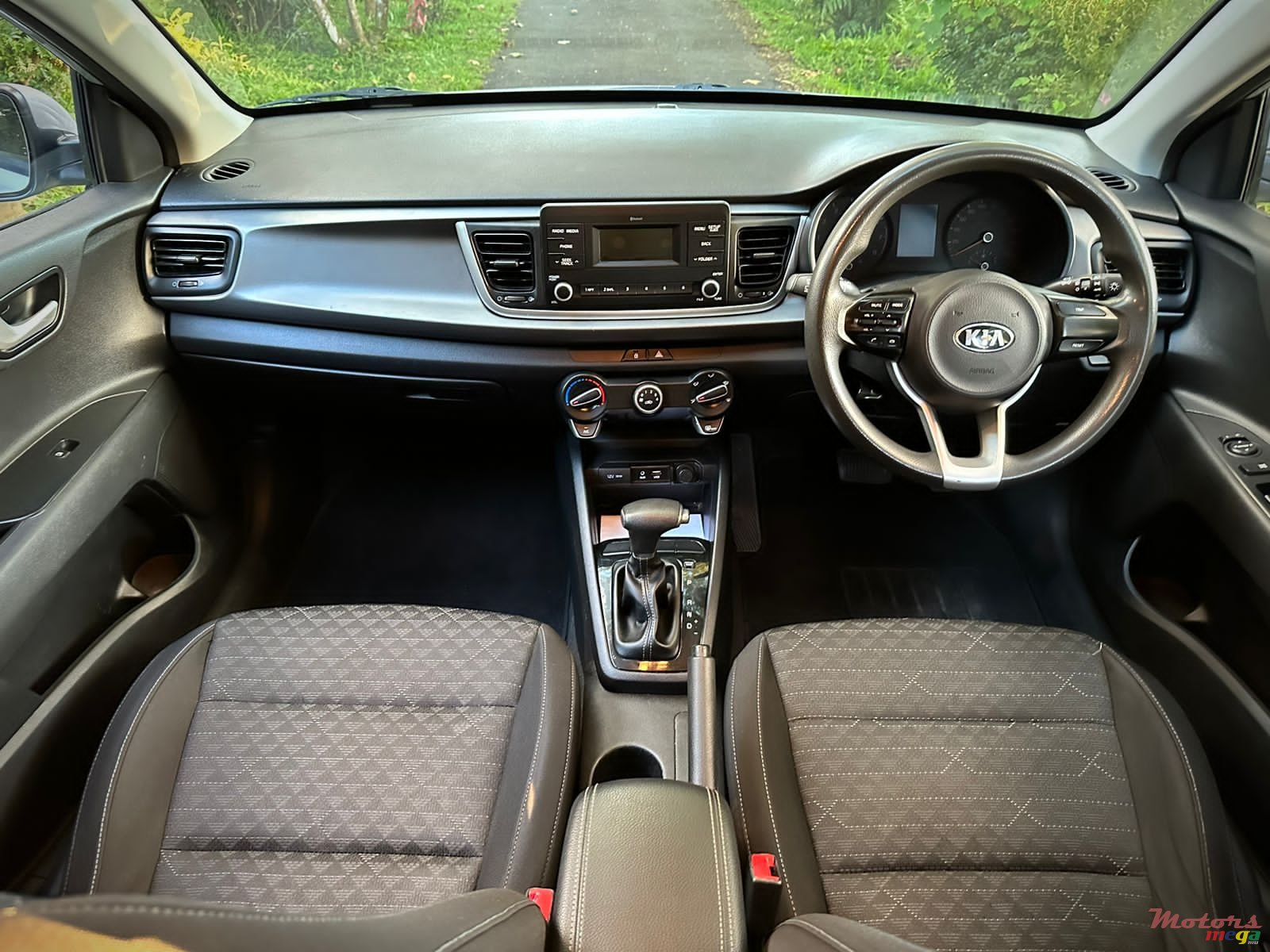 2017' Kia Rio photo #5