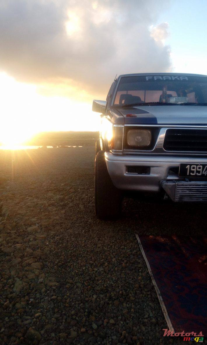 1993' Mitsubishi Truck photo #3