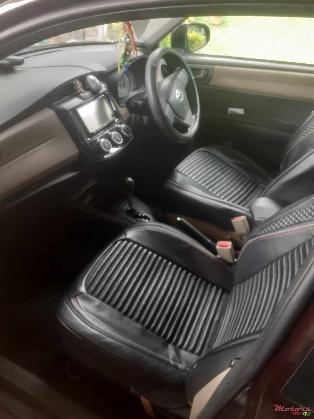 2014' Toyota photo #2