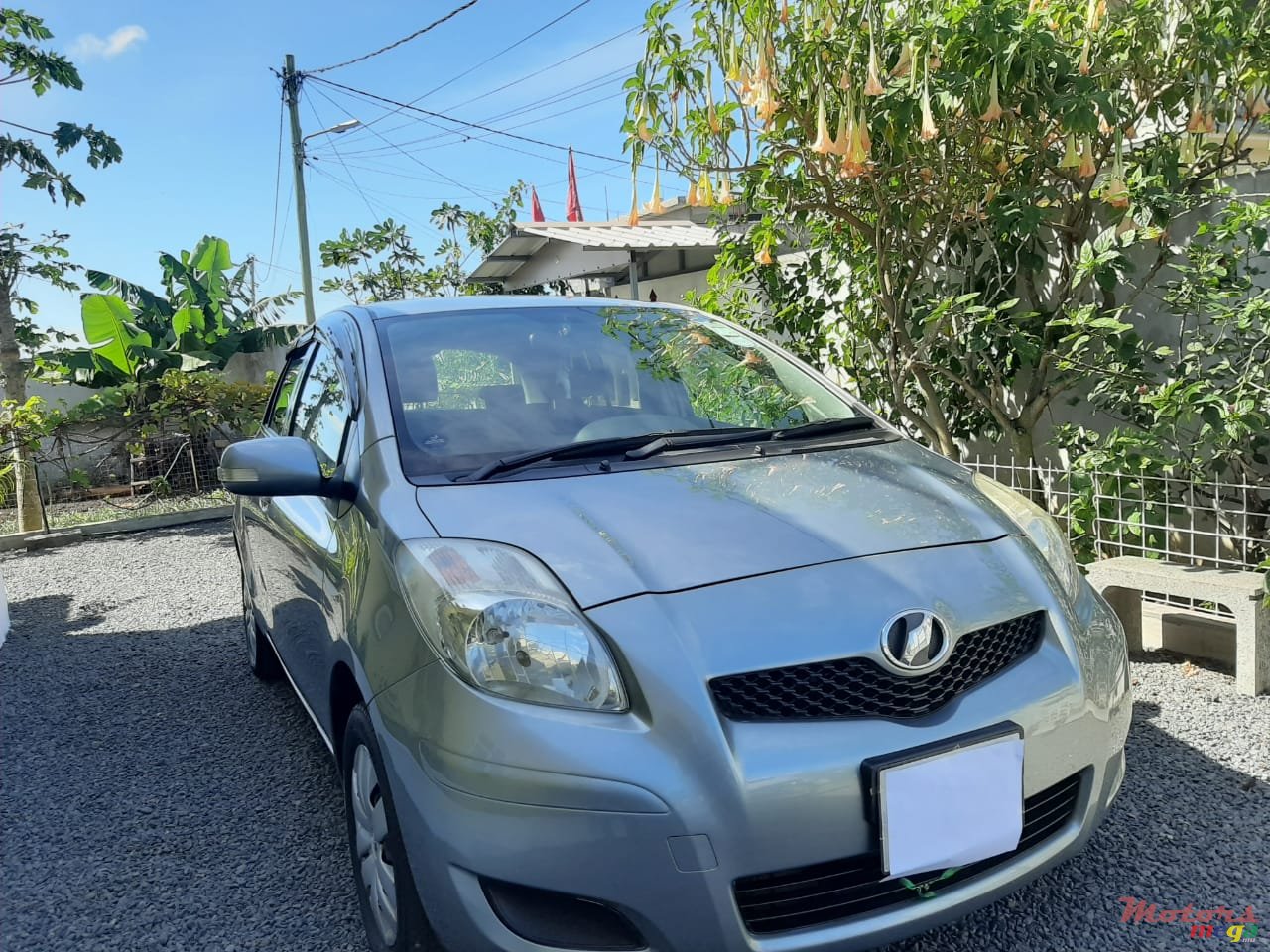 2010' Toyota Vitz photo #4