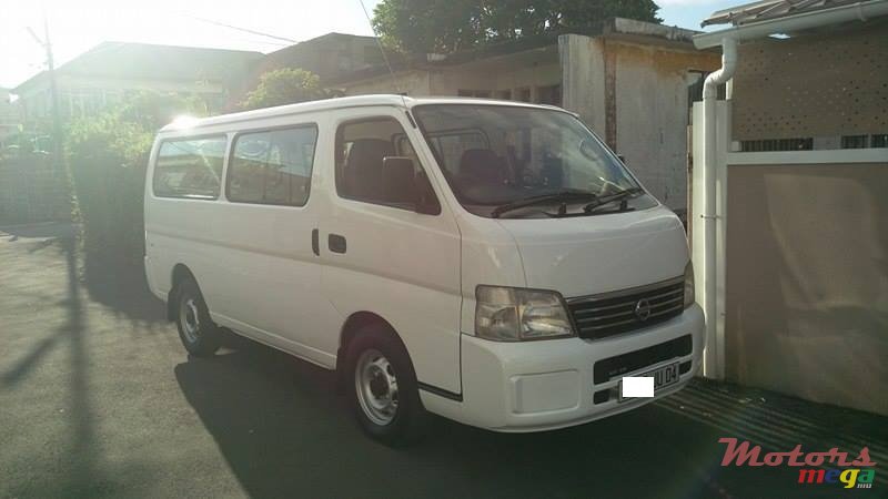 2004' Nissan Urvan Goods vehicle photo #1