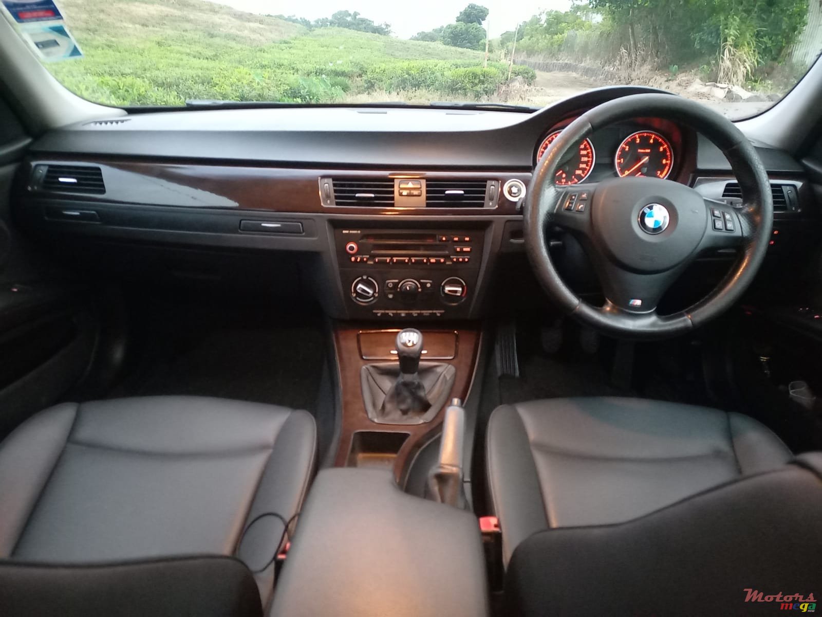 2011' BMW 316 photo #7