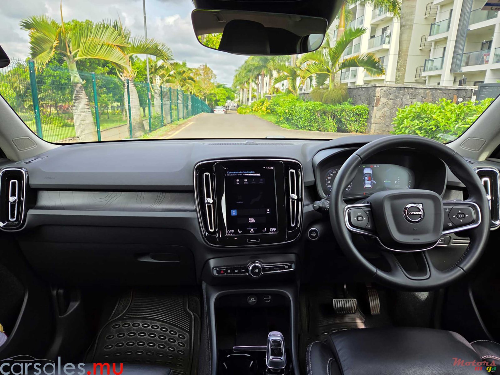 2024' Volvo XC40 1.5 T5 Recharge photo #6