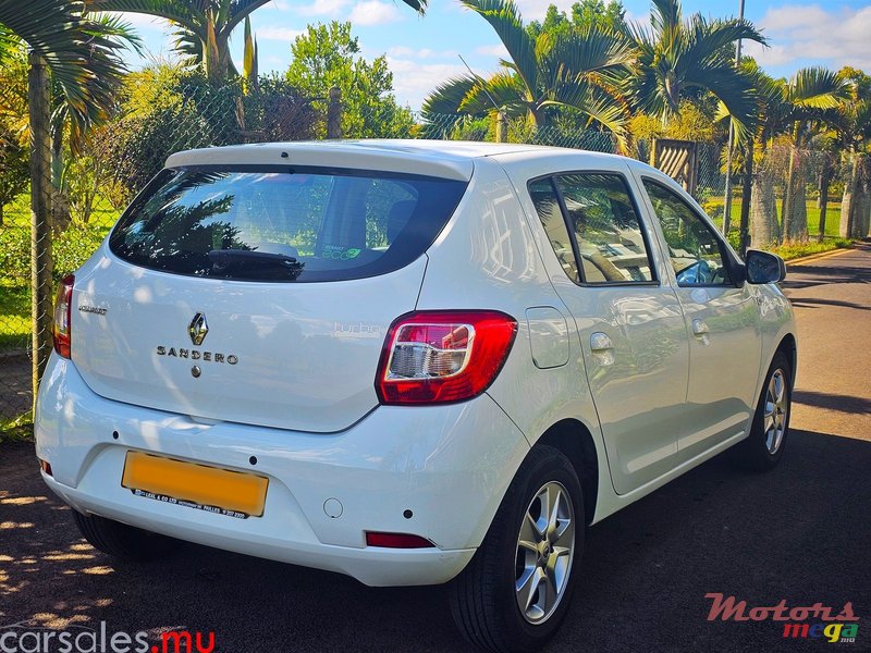 2016' Renault Sandero 0.9 Turbo photo #4