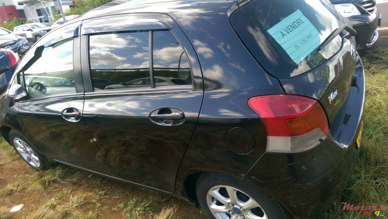 2009' Toyota Vitz photo #3