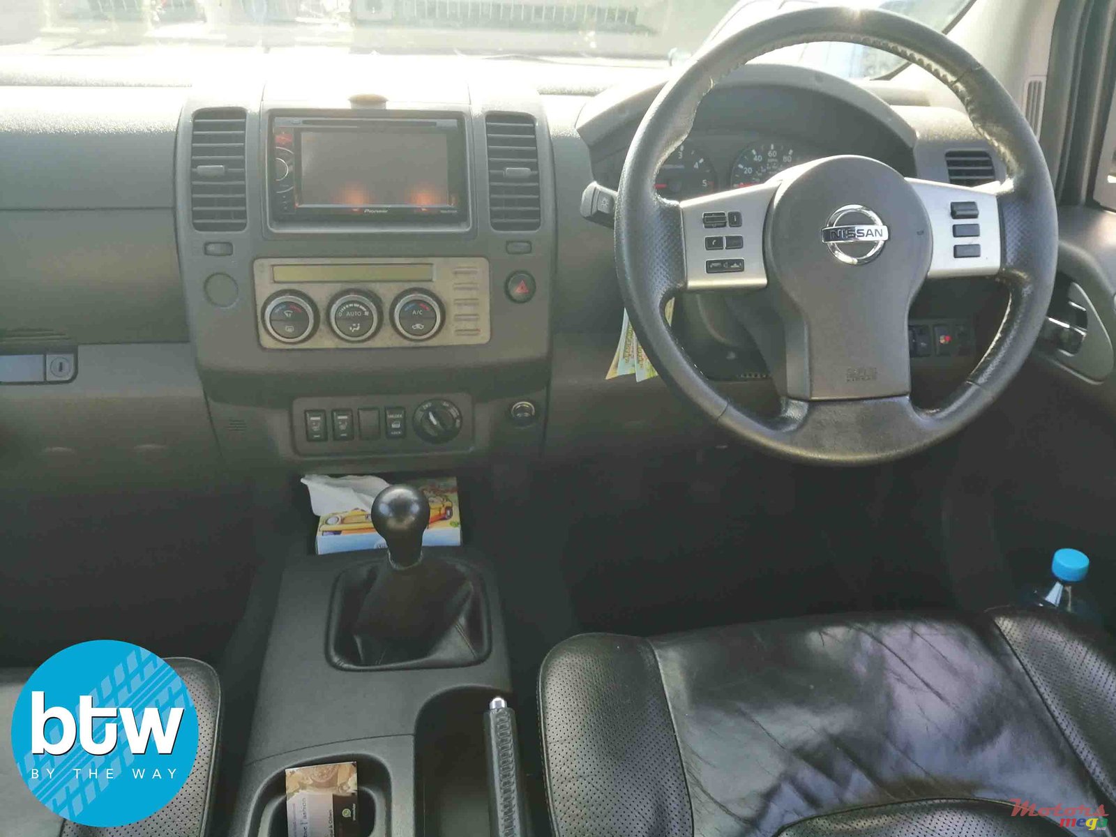 2009' Nissan Navara photo #5