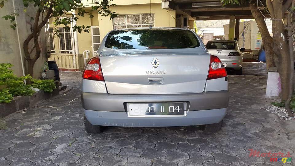 2004' Renault photo #3