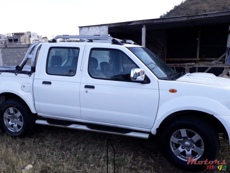 2014' Nissan 4x2 Pick Up photo #3